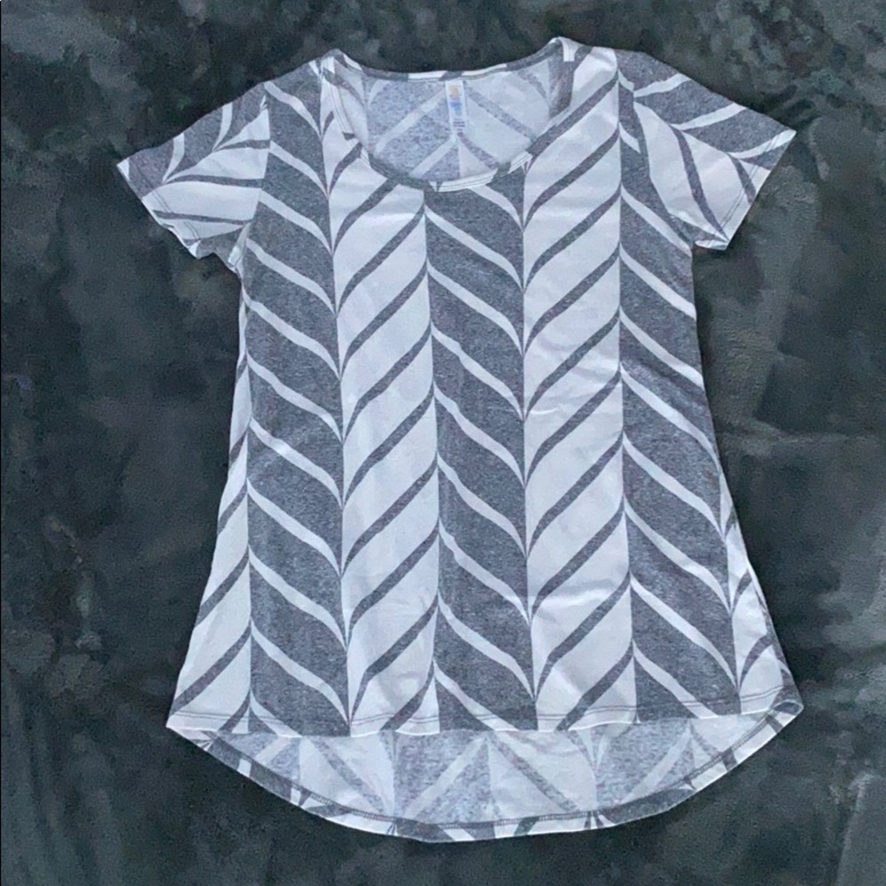EUC LuLaRoe Classic Tee